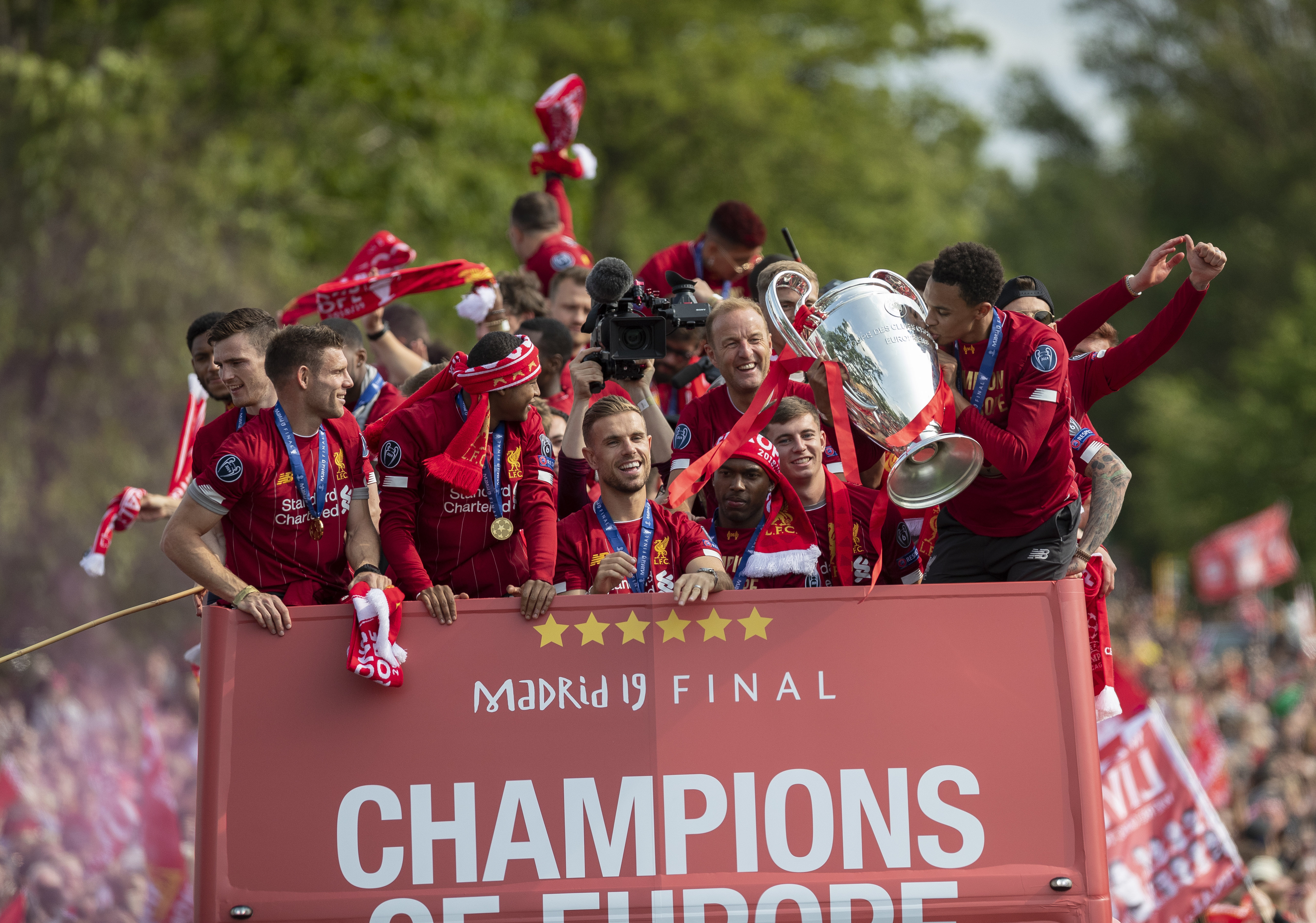 太阳逆袭归来！24胜15负挺进季后赛，狄龙爆发打脸杜兰特交易质疑声