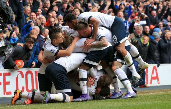 [图]西亚卡姆准绝杀 步行者险胜凯尔特人迎三连胜